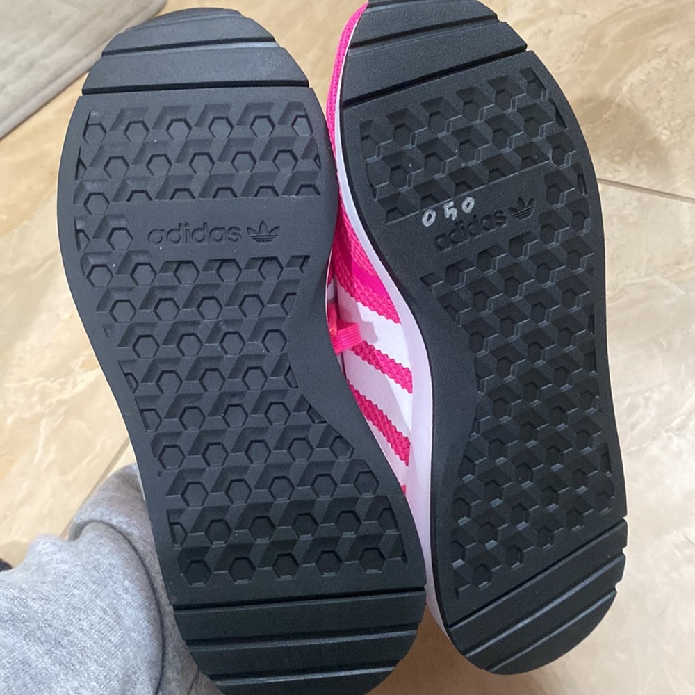 Adidas shoes - Picture 3 of 4